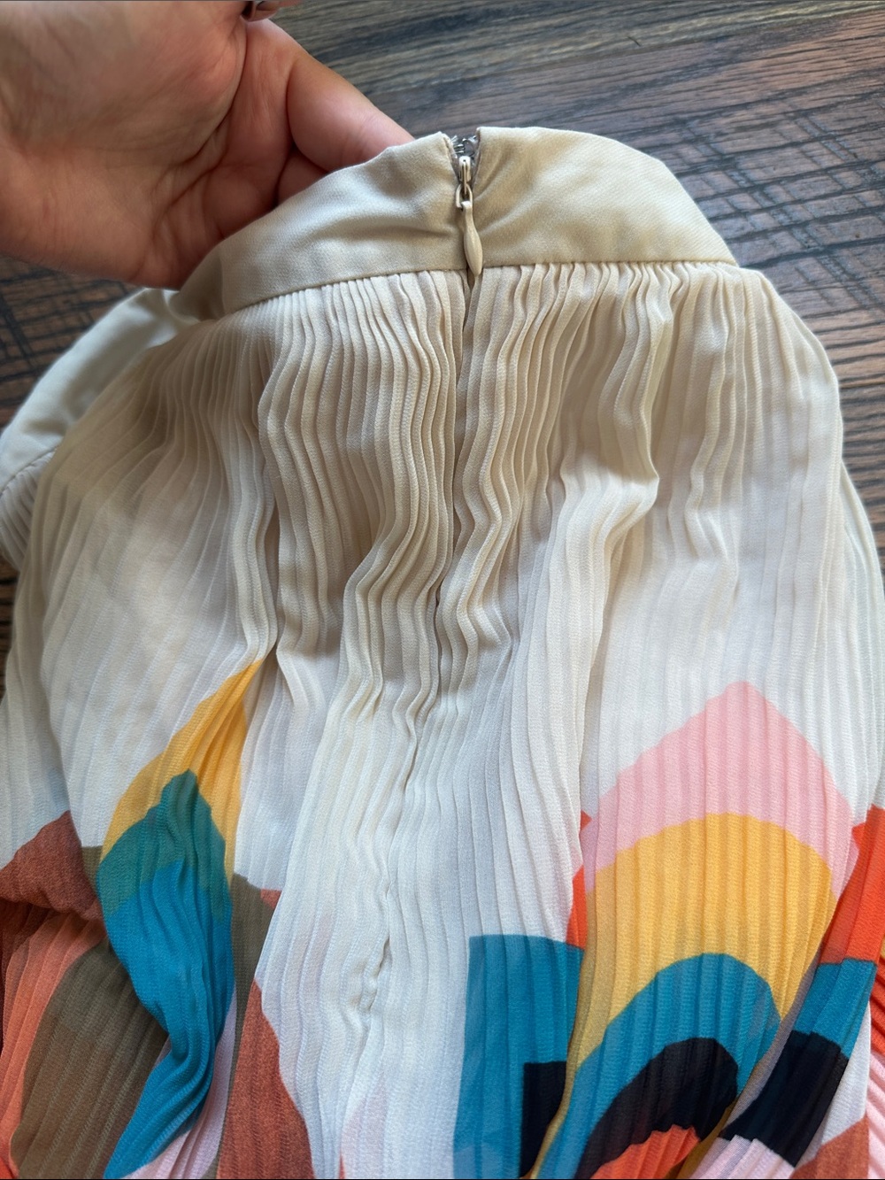 Pleated Multicolor Pattern Skirt - Picture 3 of 4